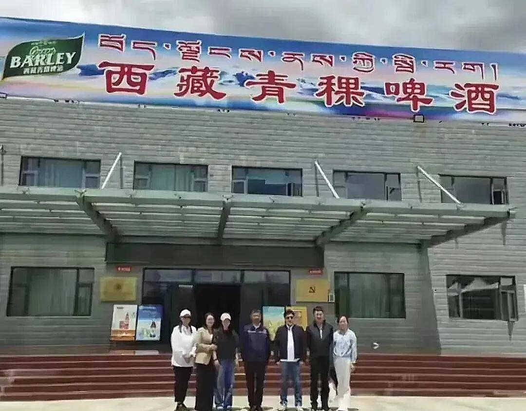 妻俩十指紧扣用蛇皮袋装水跟氧气瓶j9国际郭晶晶晒西藏拍摄的美照夫(图7)