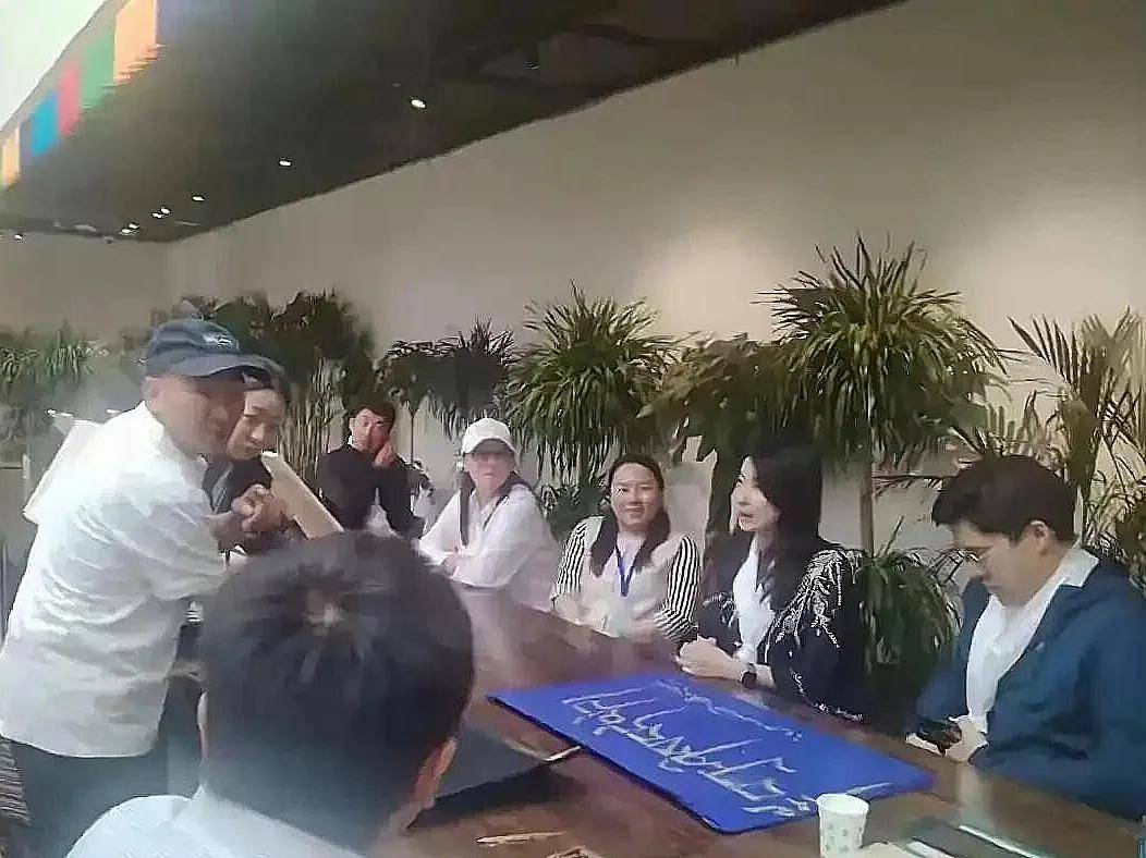 妻俩十指紧扣用蛇皮袋装水跟氧气瓶j9国际郭晶晶晒西藏拍摄的美照夫(图11)