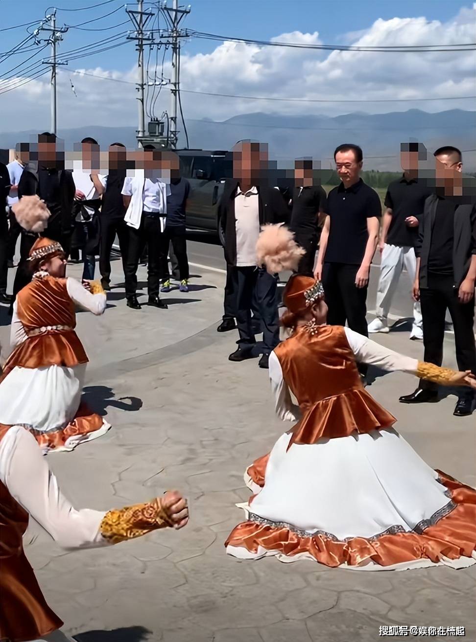 相新疆瘦成“竿”王思聪依旧潇洒再换新女友j9九游会俱乐部登录入口71岁王健林亮(图2)