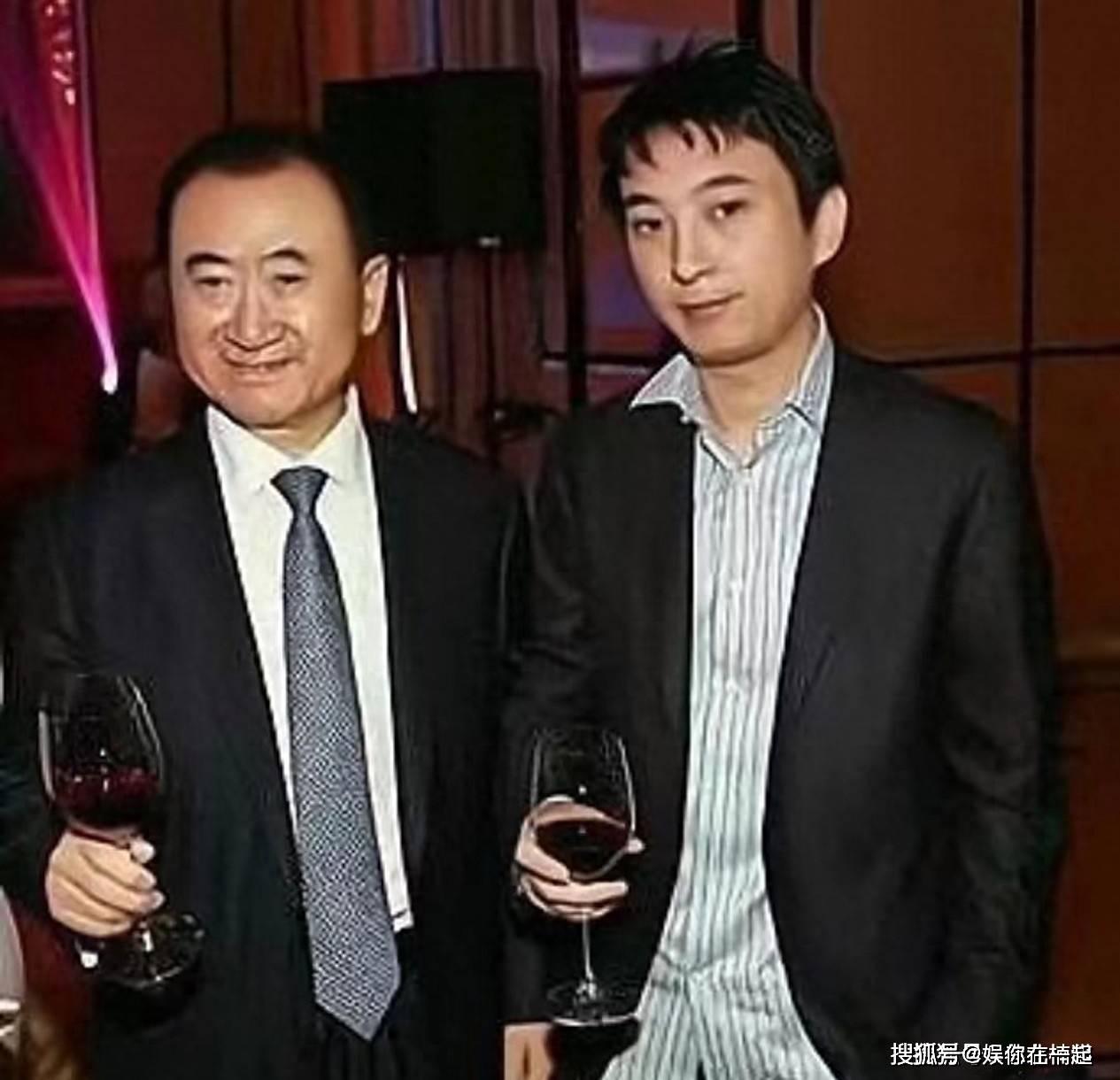 相新疆瘦成“竿”王思聪依旧潇洒再换新女友j9九游会俱乐部登录入口71岁王健林亮(图6)